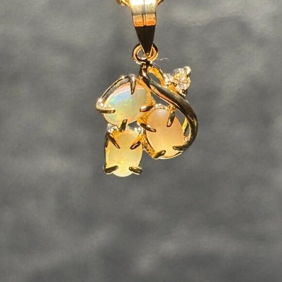 Vintage OPAL Pendant Necklace, Dolphin Ore 18K Gold Electroplate - Picture 2 of 6